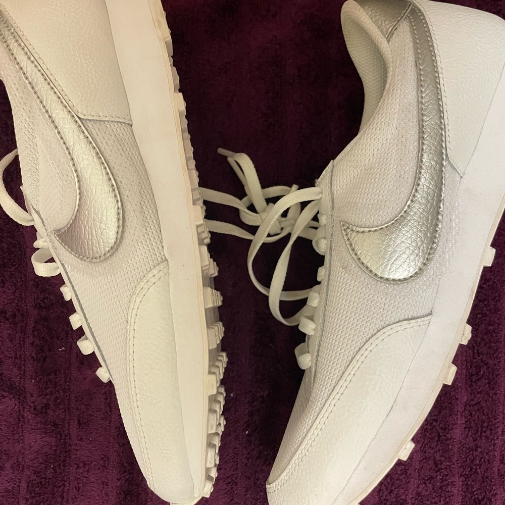 Nike Daybreak for Women in White / Metallic Silver size 7.5